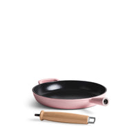 JERNVERKET STEKPANNA 28 CM MED TRÄHANDTAG