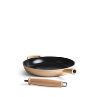 JERNVERKET STEKPANNA 28 CM MED TRÄHANDTAG