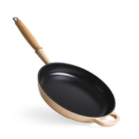JERNVERKET STEKPANNA 28 CM MED TRÄHANDTAG