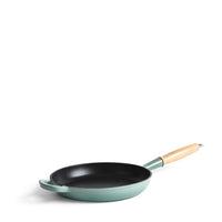 JERNVERKET STEKPANNA 28 CM MED TRÄHANDTAG