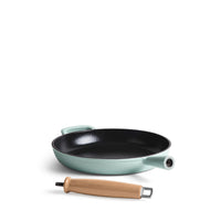 JERNVERKET STEKPANNA 28 CM MED TRÄHANDTAG